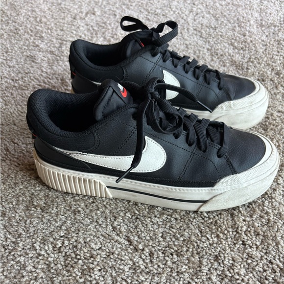 Nike Black and White Sneakers - Picture 1 of 6